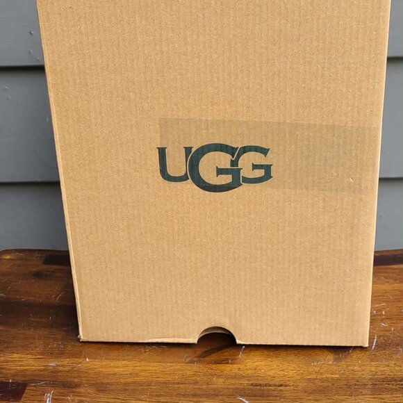 UGG Goldenstar Cross Slide size 8.5 Chestnut Suede NIB! NEW! - Picture 13 of 13